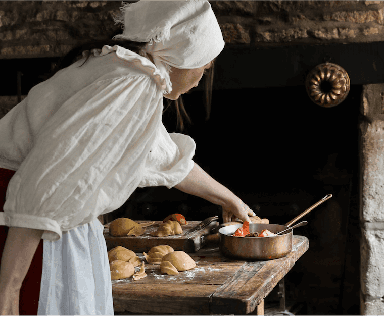 Preparing quince pies